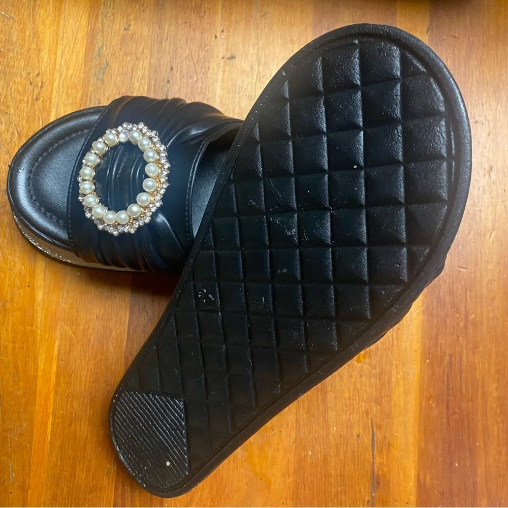 Island Company Black Sandals with Pearl and silver Accent